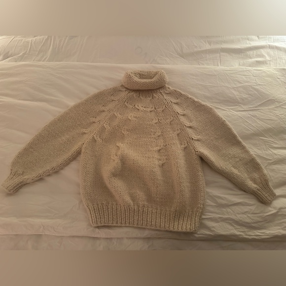 Oscar de la Renta Cream Turtleneck Sweater